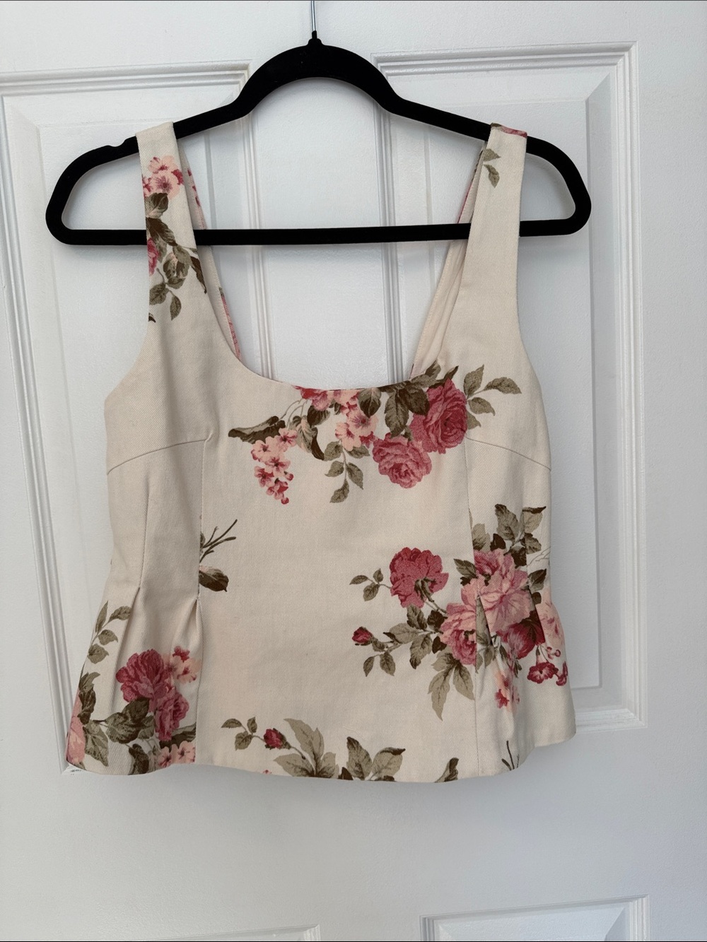 Olivaceous Pink Rose Floral Scoop Tank Top on Cream